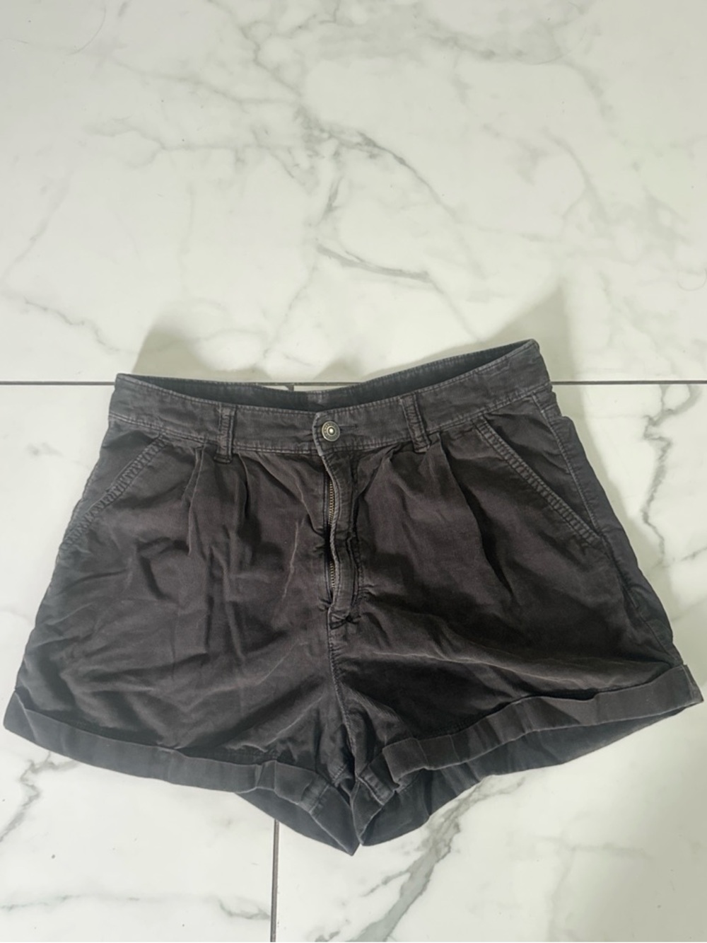 American Eagle Outfitters Black High-Waist Pleated Shorts